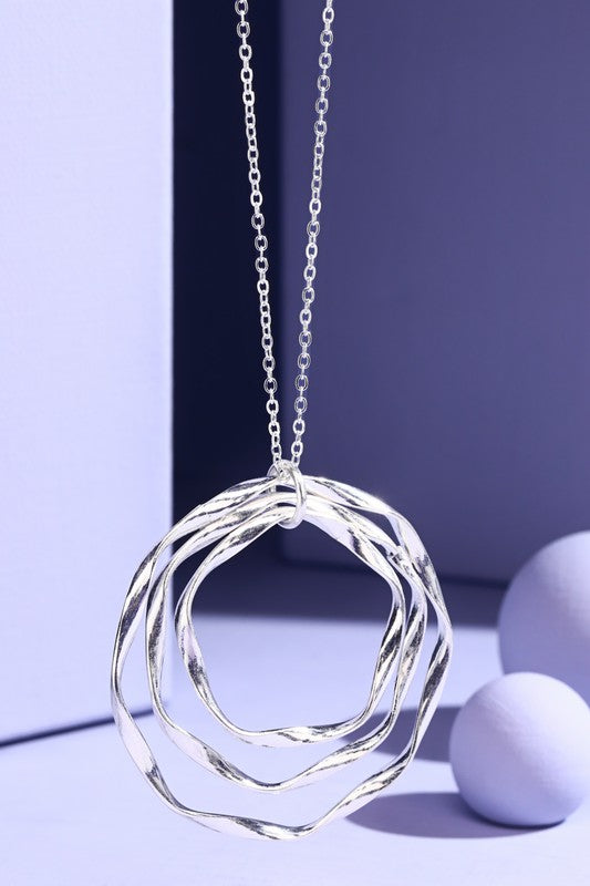 Wavy Pendant Necklace